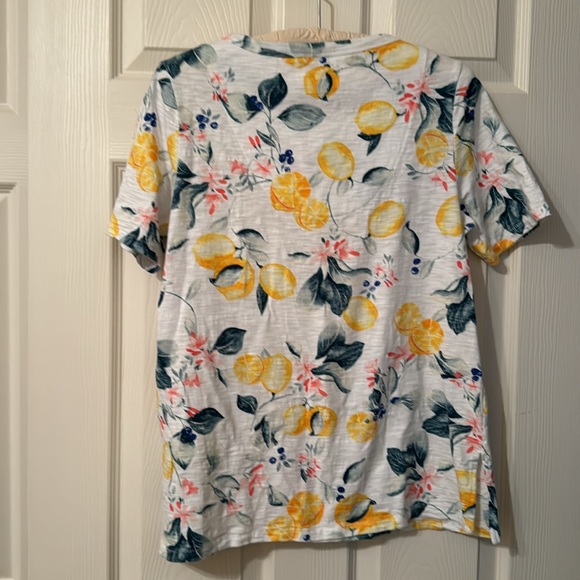 Chico’s V Neck Shirt with Lemon Print Size 0 - Picture 2 of 12